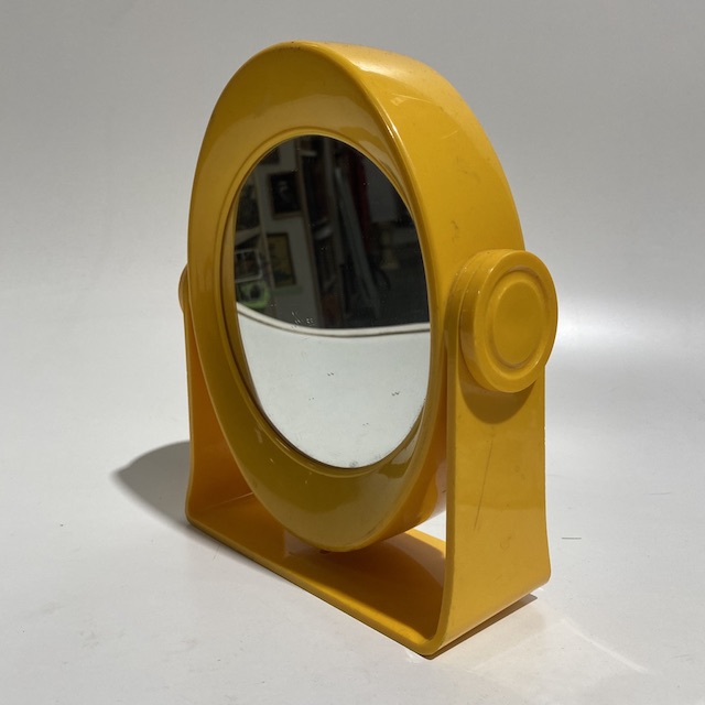 MIRROR, Yellow Retro Make Up Style